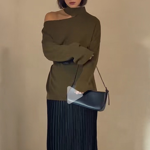 Oak + Fort off the shoulder High Neck Sweater, black - Picture 3 of 3